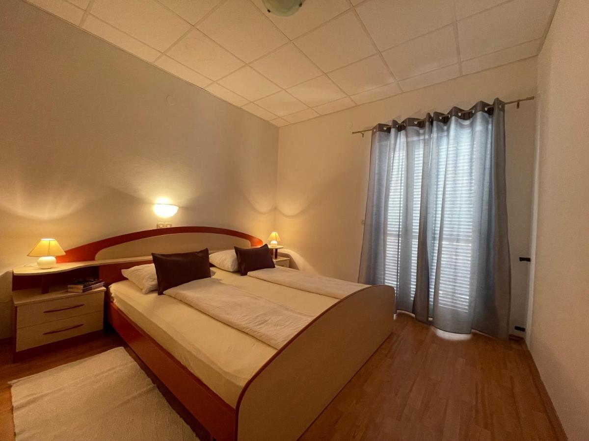 Apartmani Ruzarija Rab Town Exterior foto